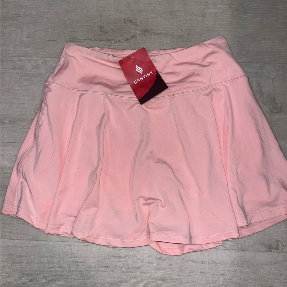 Tennis skort brand new w tags never worn, has two pockets